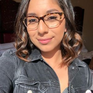 Meet your Posher, Lola